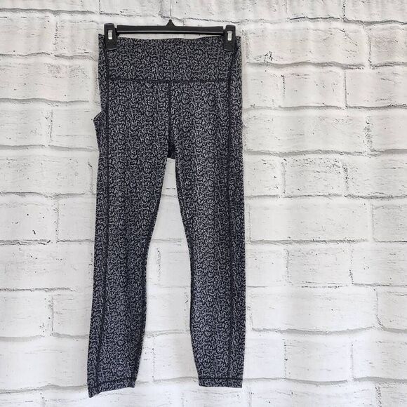 Athleta Women's Black & Gray Ultimate Stash Pocket Textured 7/8 Leggings Size S - Picture 1 of 13